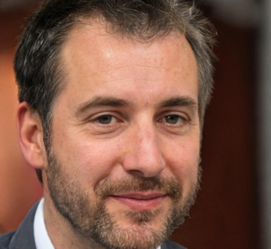 Carlos Mendoza, Director de Programas Financieros
